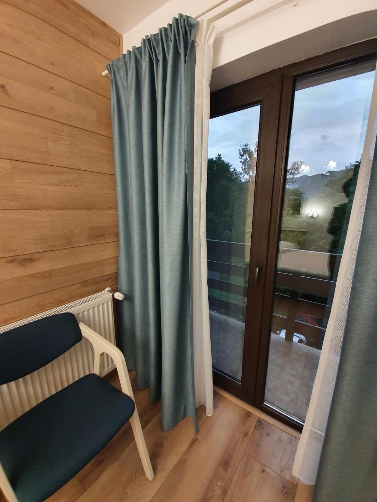 Pensiunea Iasmina Si Pescarul Călimăneşti Exteriér fotografie